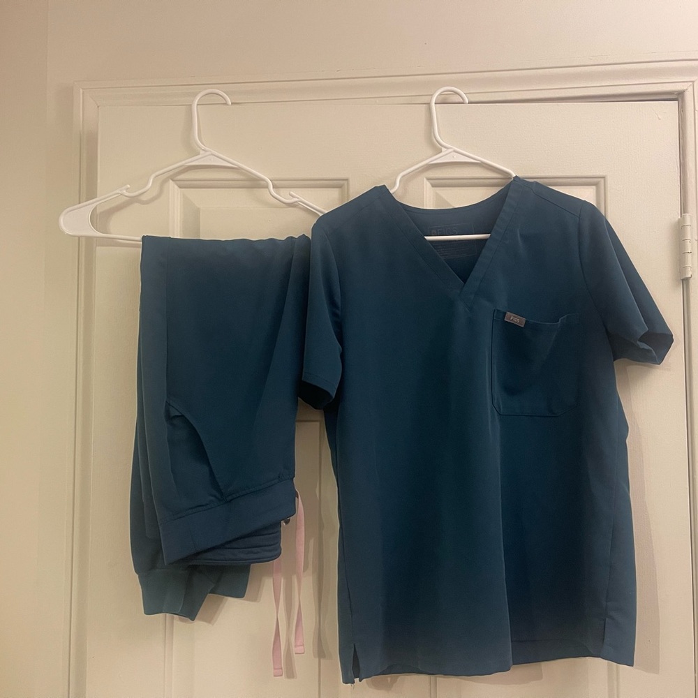 Caribbean Blue Figs Scrub set